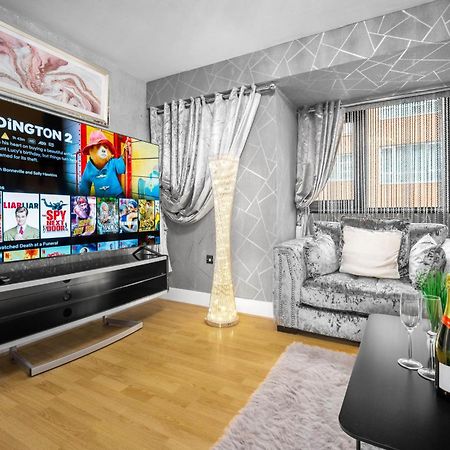 Luxury 1 Bed Flat With Parking 11K - Top Rated - Netflix - Wifi - 70 Inch Smart Tv - Birmingham City Centre - Tv In Bedroom - Top Rated 외부 사진