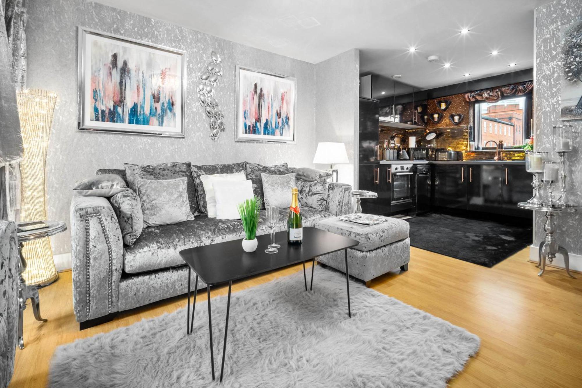 Luxury 1 Bed Flat With Parking 11K - Top Rated - Netflix - Wifi - 70 Inch Smart Tv - Birmingham City Centre - Tv In Bedroom - Top Rated 외부 사진