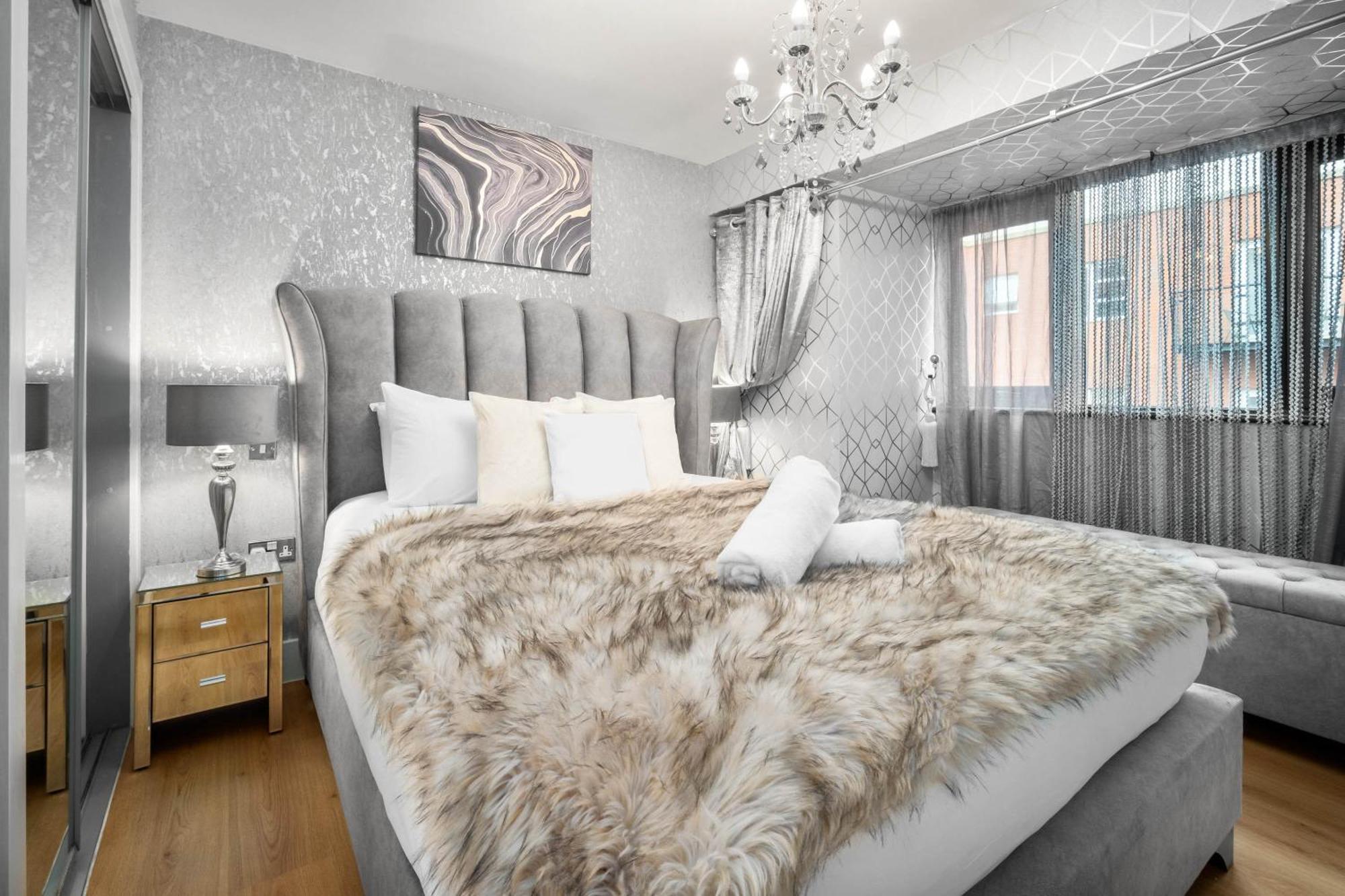 Luxury 1 Bed Flat With Parking 11K - Top Rated - Netflix - Wifi - 70 Inch Smart Tv - Birmingham City Centre - Tv In Bedroom - Top Rated 외부 사진