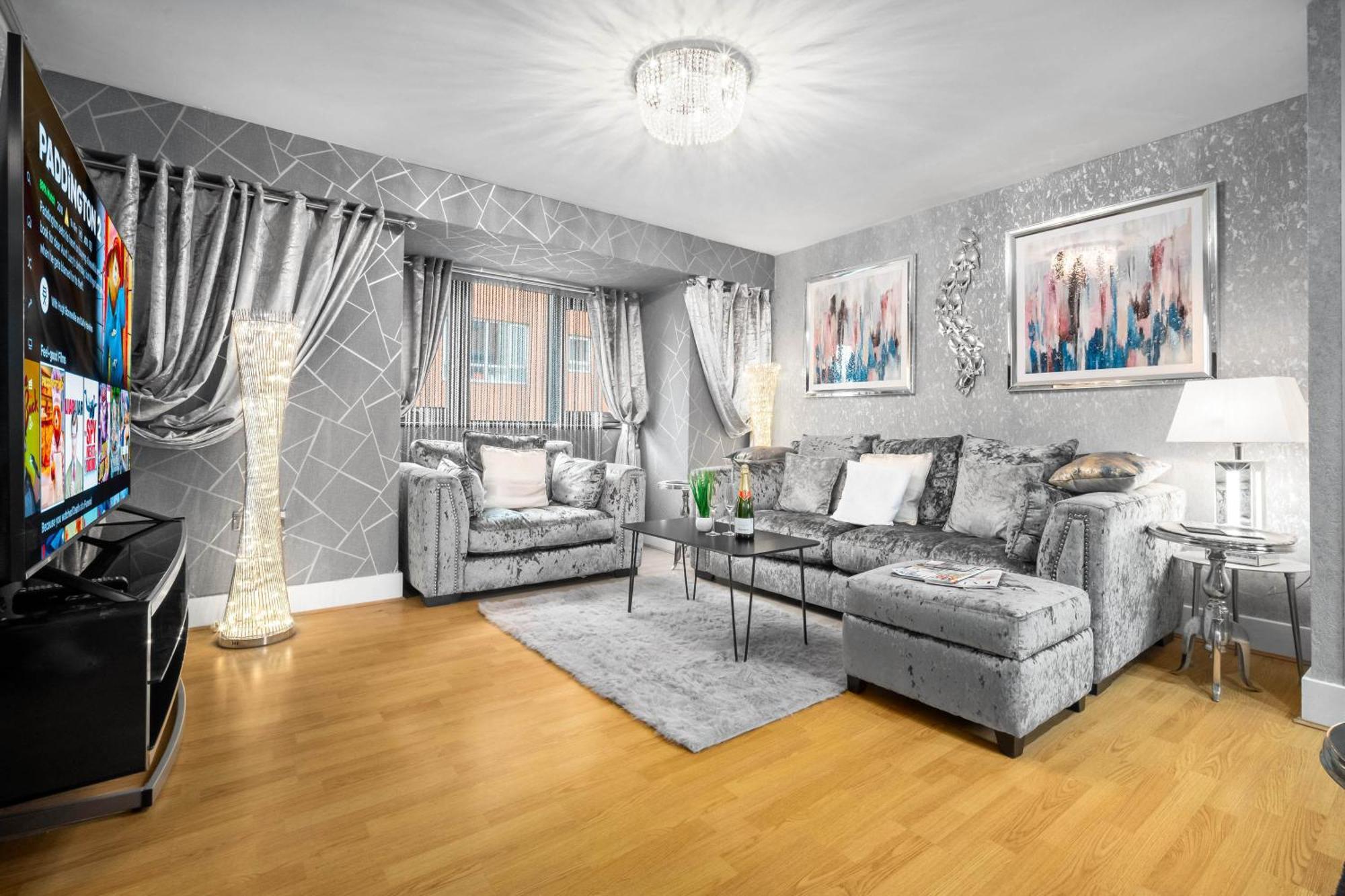 Luxury 1 Bed Flat With Parking 11K - Top Rated - Netflix - Wifi - 70 Inch Smart Tv - Birmingham City Centre - Tv In Bedroom - Top Rated 외부 사진