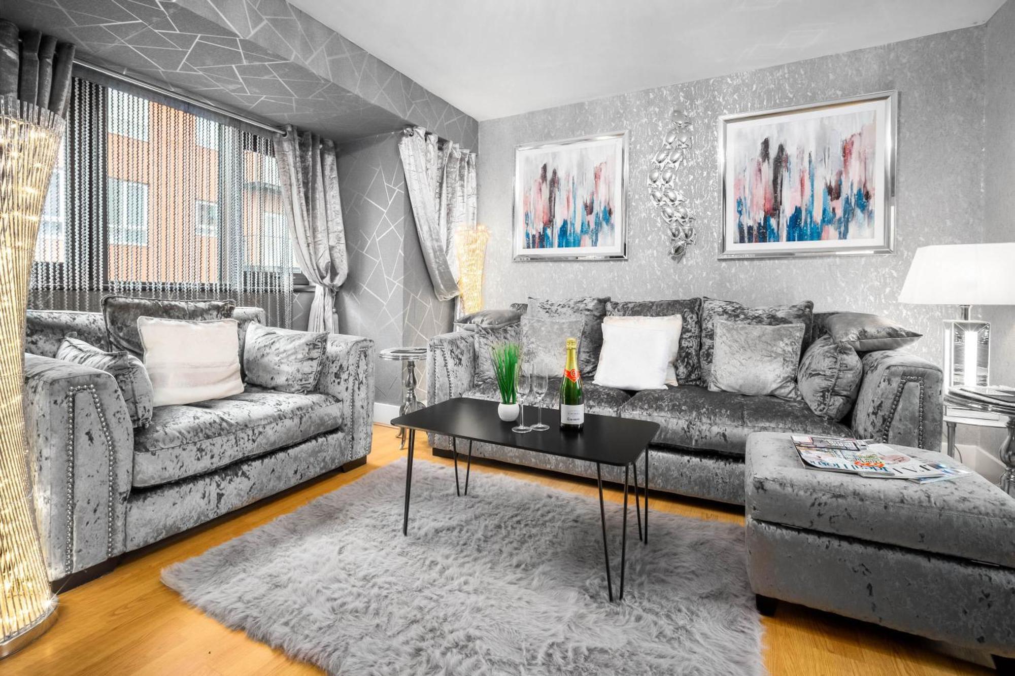 Luxury 1 Bed Flat With Parking 11K - Top Rated - Netflix - Wifi - 70 Inch Smart Tv - Birmingham City Centre - Tv In Bedroom - Top Rated 외부 사진